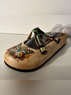 NWOT….CALCEO..leather clogs